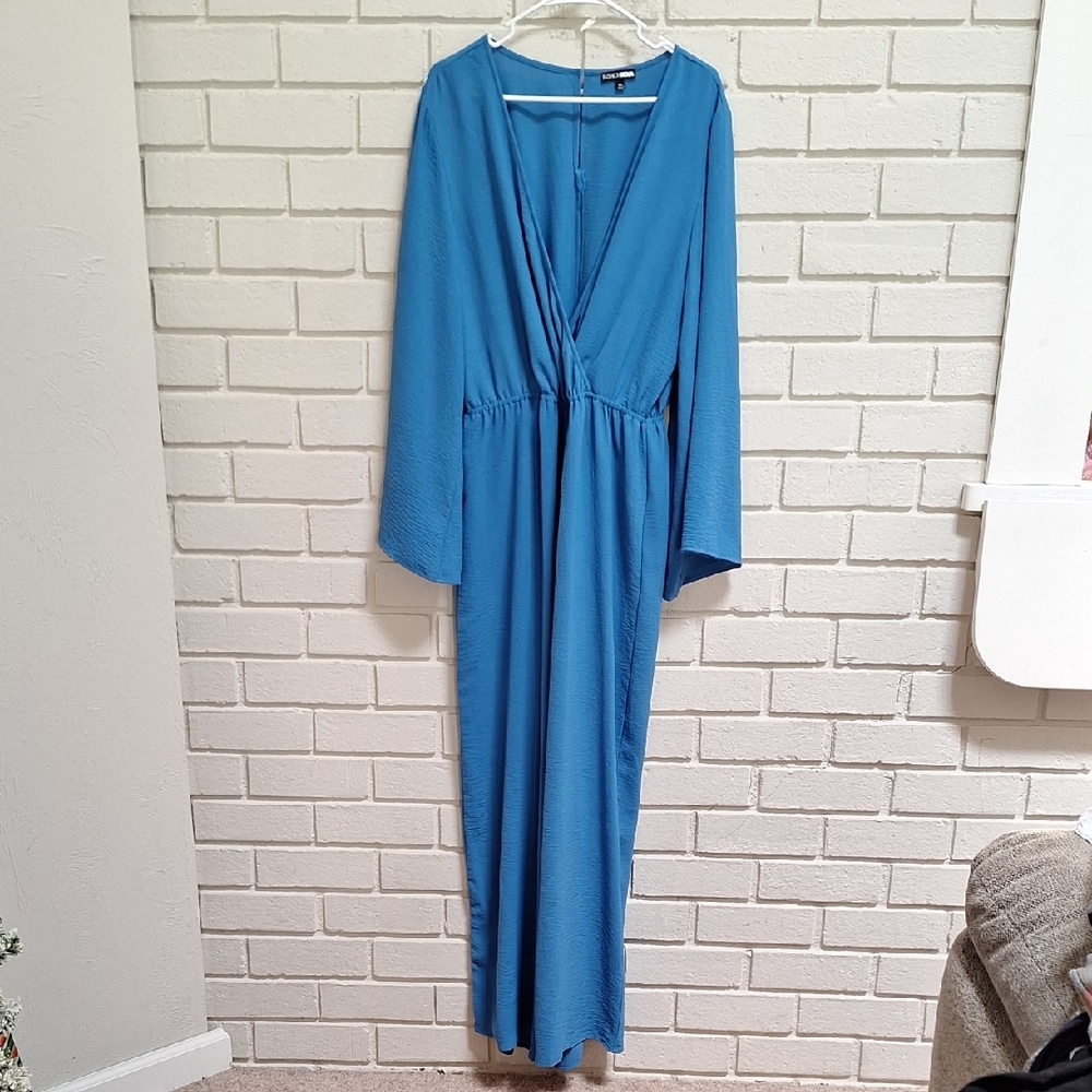 Fashion Nova Elegant Blue Wide Leg Wide Sleeve V-Neck  Jumpsuit. Size XL NWOT